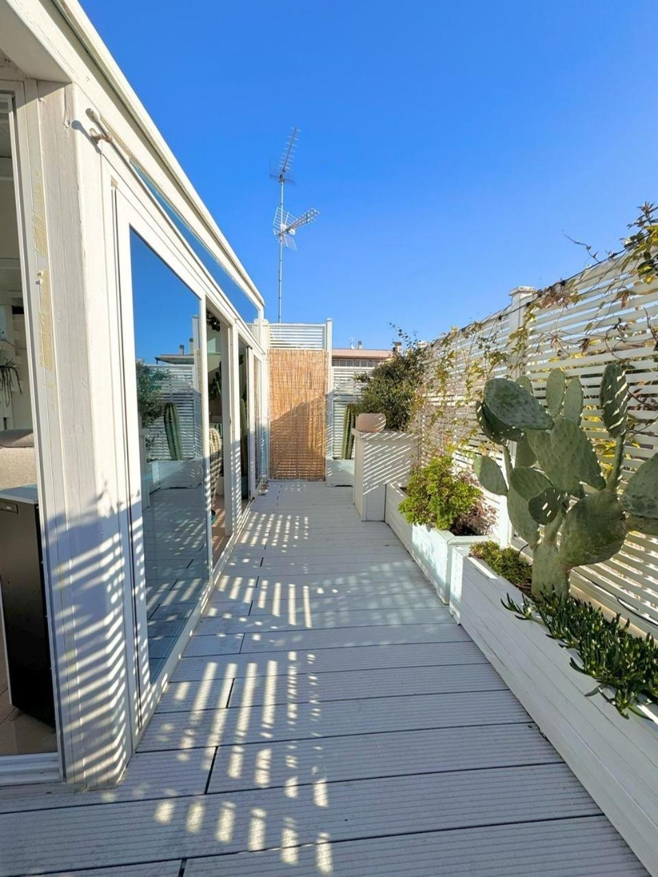 Rooftop-Marinacentro-Unique-Beach-Fun-Smart-Loveapt-Train-Park Rimini Bagian luar foto